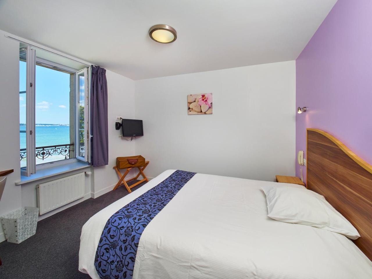 Hotel Logis Belle-vue 3*